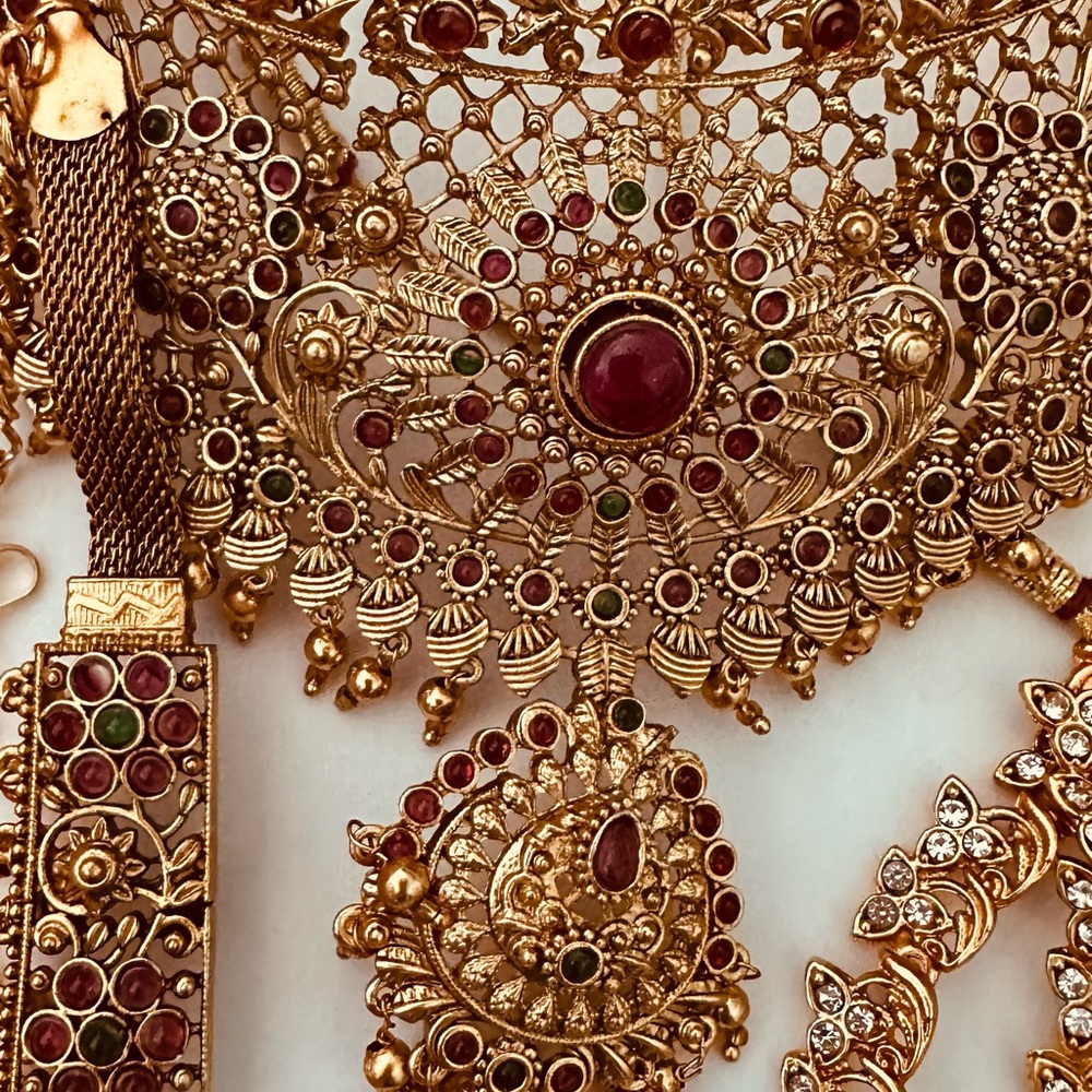 NWT Grand South Indian Bridal Jewelry Set (8-Piece)